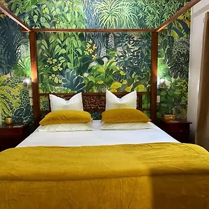 Crater Lakes Rainforest 5* Yungaburra