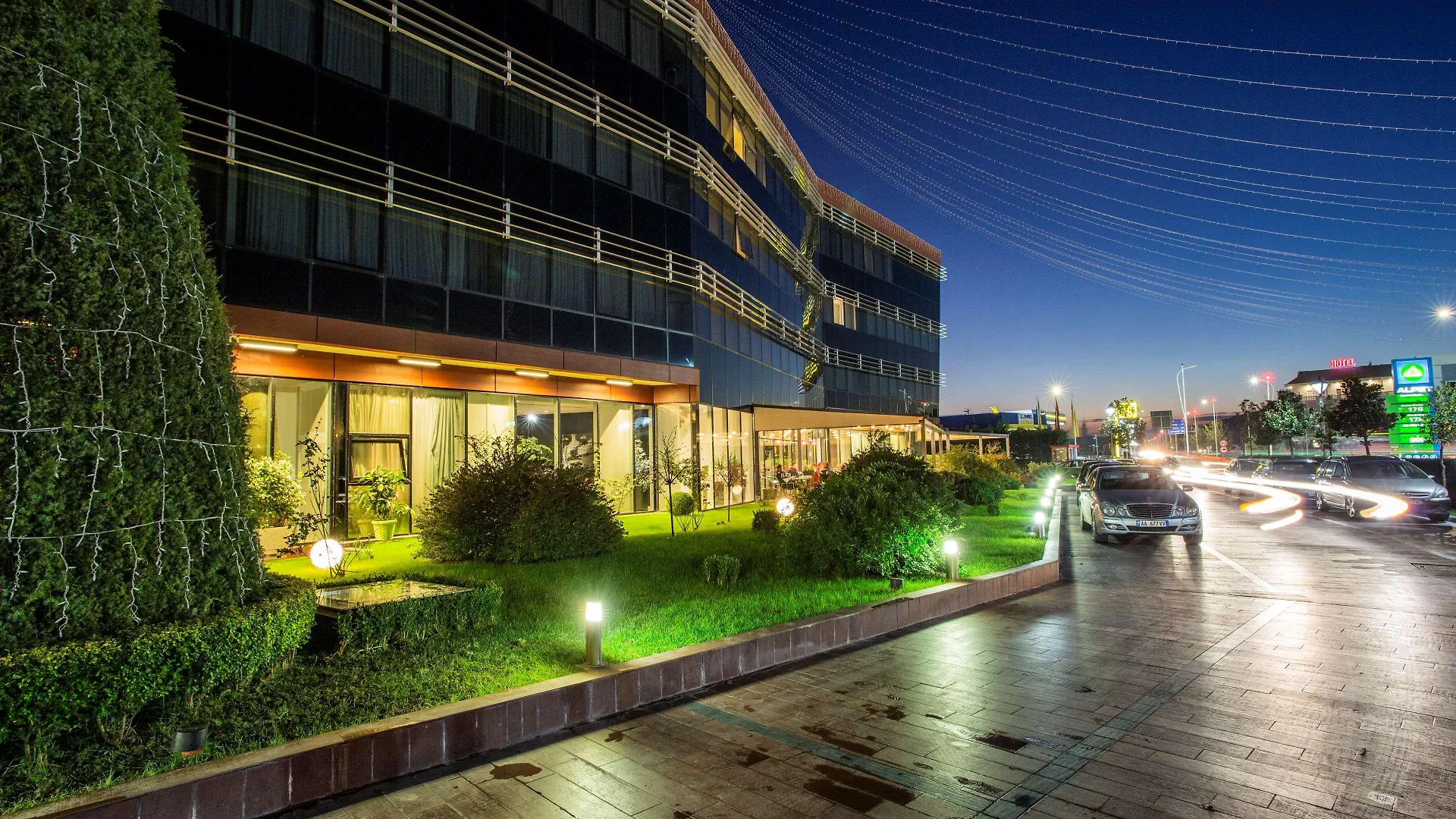 Best Western Premier Ark Hotel Tirana 4*,
